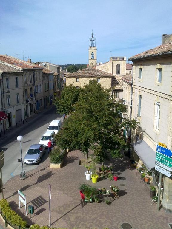 Hotel Moderne Un Coin De ... Remoulins Exteriör bild